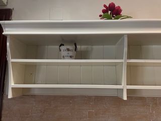 Estantería de madera blanca