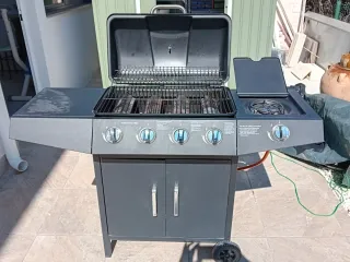 Barbacoa Gas Broiluck 4+1 Fuegos usada 3 veces