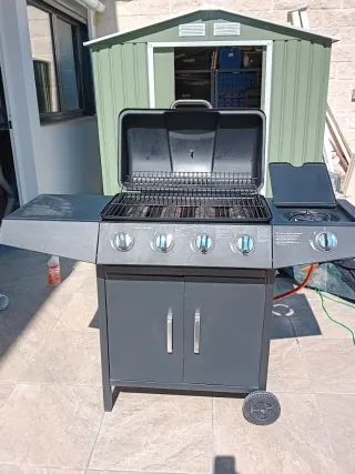 Barbacoa Gas Broiluck 4+1 Fuegos usada 3 veces