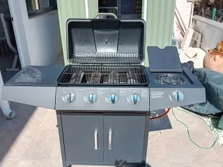 Barbacoa Gas Broiluck 4+1 Fuegos usada 3 veces