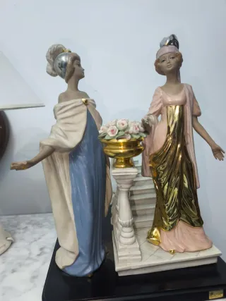 Figura porcelana dos gracias