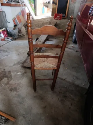 Sillas de madera con asiento de mimbre
