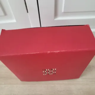 Caja Carolina Herrera Roja