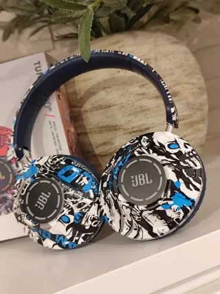 Cascos JBL (NUEVOS EN SU CAJA) - RGB