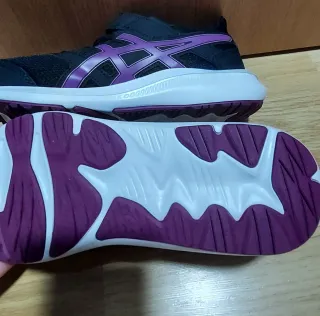 Zapatillas Asics  Negra y Morada número 35