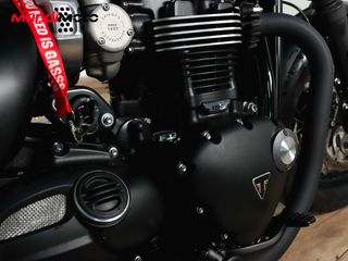 TRIUMPH BONNEVILLE 1200 BOBBER BLACK ABS