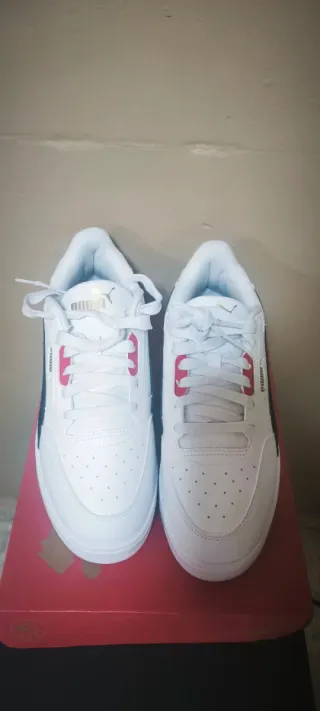 Zapatillas Puma Blancas y Azules