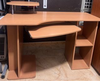 Mesa escritorio madera con bandeja teclado
