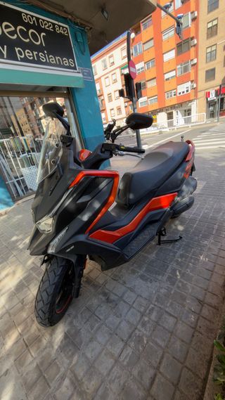 Kymco DTX 360 125cc Maxi Scooter Negra/Naranja