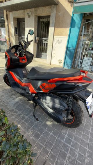 Kymco DTX 360 125cc Maxi Scooter Negra/Naranja