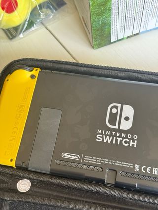 Nintendo Switch Edición Pokémon Let's Go Pikachu