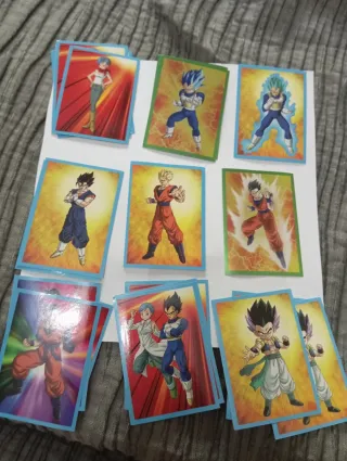 Lote de cartas y figuras Dragon Ball