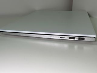 Asus Vivobook S15 S533E Color blanco perla