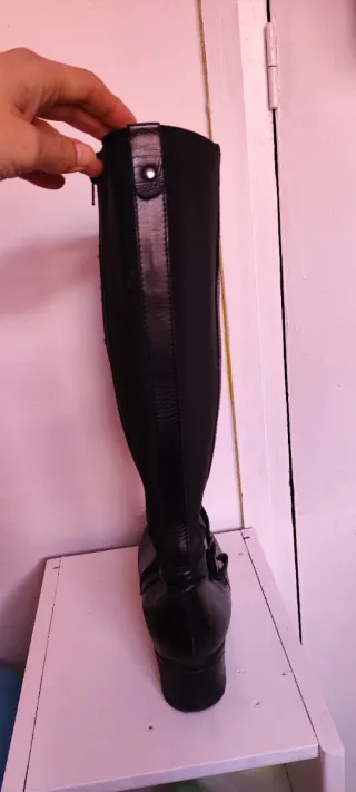 Botas altas de piel negras