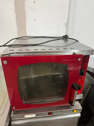 Horno eléctrico rojo