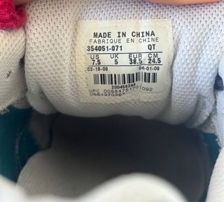 Scarpe sportive teal e bianche