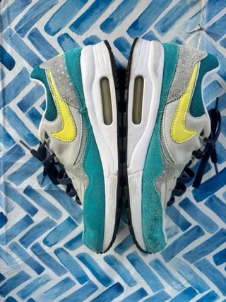 Scarpe sportive teal e bianche