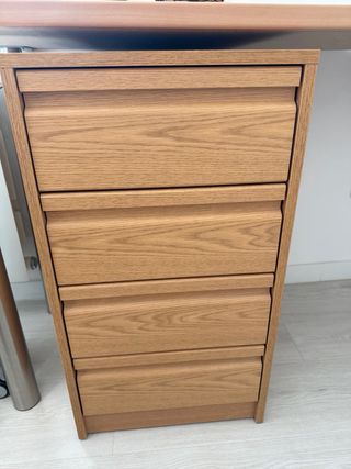 Escritorio con cajones