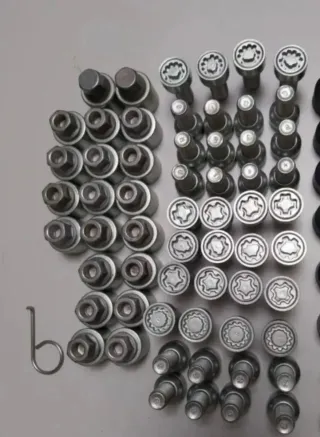 Se vende tornillos antirrobo VW GOLF MK7 AUDI SEAT