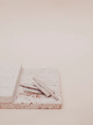 Pendientes minimalistas en plata de ley