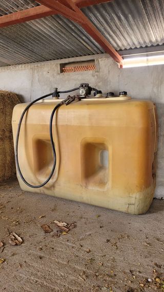 Bidón gasoil 2000L con bomba