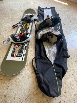 Pack Snowboard Aggression: Tabla, Botas y Funda