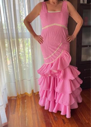 Vestido de flamenca rosa con lunares