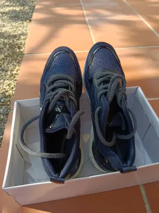 Zapatillas casual azul y blanco