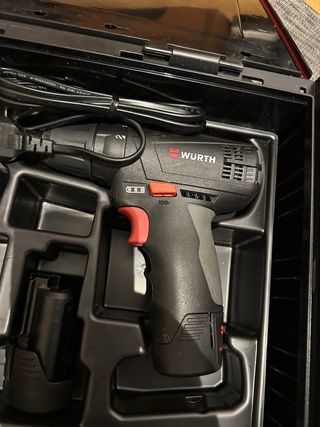 Taladro Wurth con cargador y batería