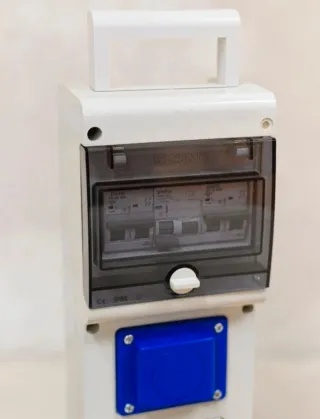 Caja eléctrica con enchufe