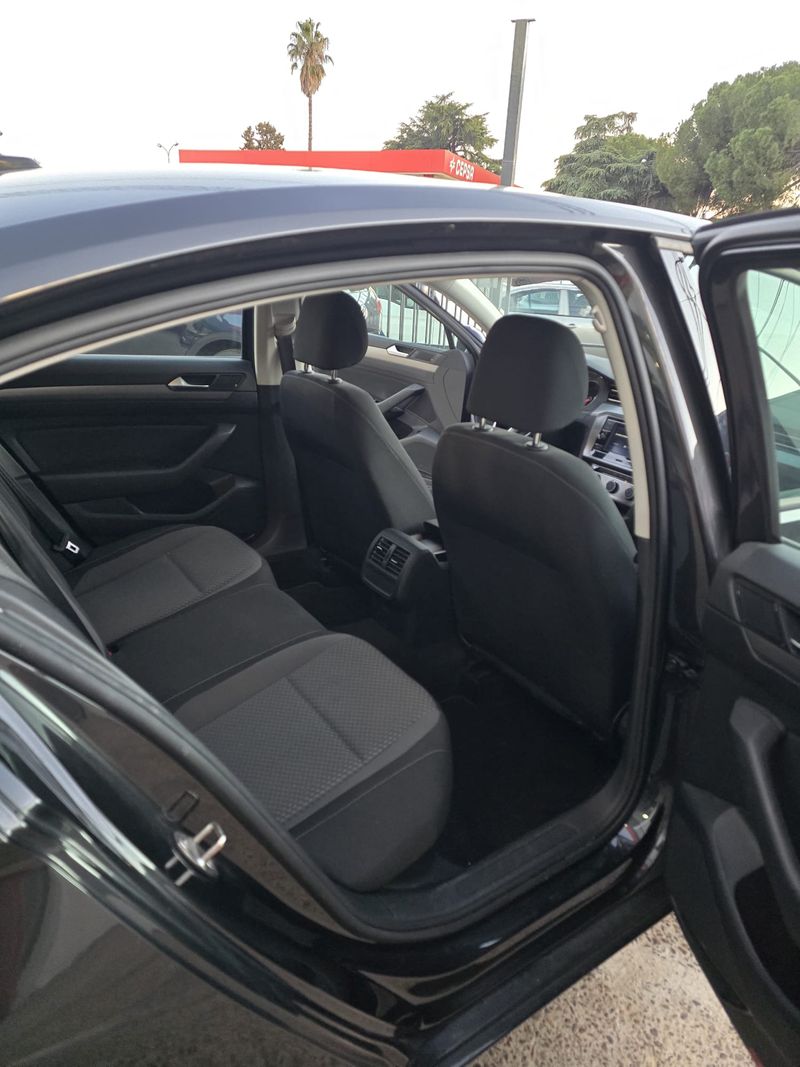 Volkswagen Passat 2022, foto 5