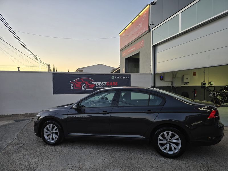 Volkswagen Passat 2022, foto 3