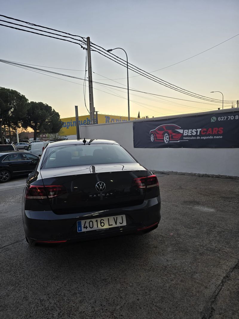 Volkswagen Passat 2022, foto 4