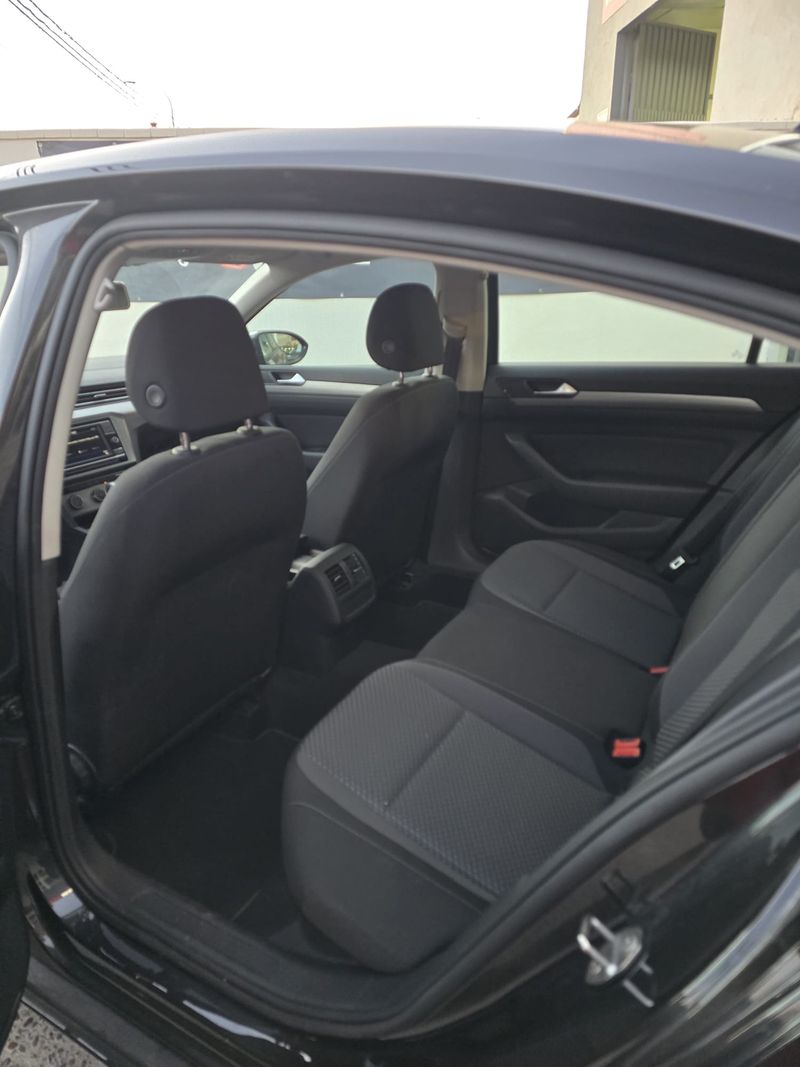 Volkswagen Passat 2022, foto 7