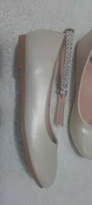 Zapatos niña beige con pulsera, talla 32