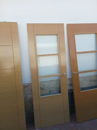 8 puertas de madera diseño moderno