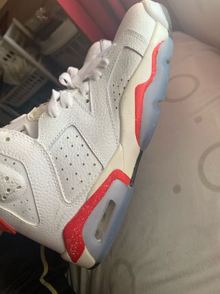Jordan 6 Retro Blancas y Rojas