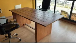 Mesa de madera maciza y mesita auxiliar
