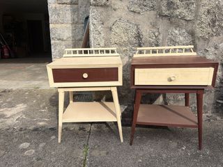 Comodini beige e marroni