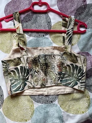 Top corto estampado floral
