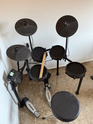 Batería Electrónica Alesis Nitro Mesh como nueva
