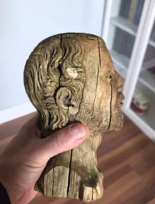 Busto de santo antiguo