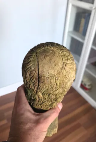 Busto de santo antiguo