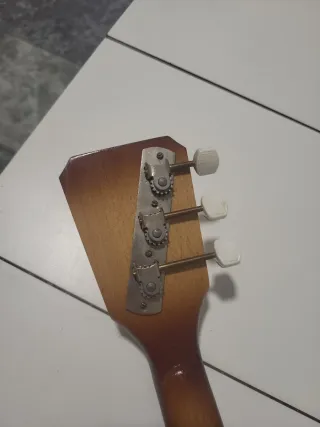 Balalaika con diseño decorativo