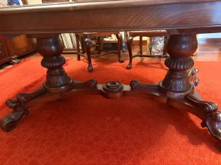 Mesa ovalada madera maciza patas talladas