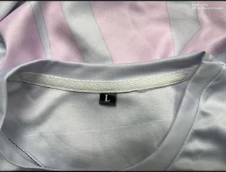 Camiseta blanca y rosa talla L