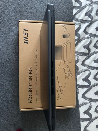 Portátil MSI Modern 15 B7M-041XES AMD Ryzen 5 7530