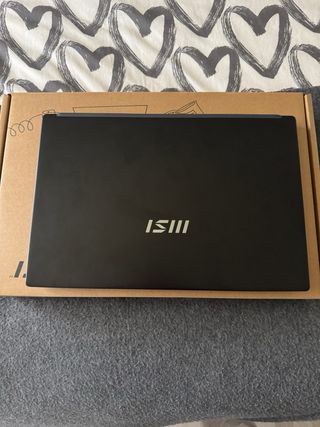 Portátil MSI Modern 15 B7M-041XES AMD Ryzen 5 7530