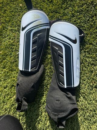 Protecciones Fútbol Nike Blancas