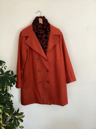 Elegante abrigo de entretiempo